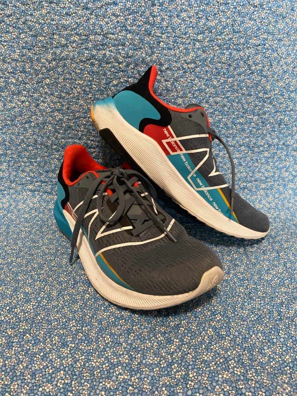 New Balance FuelCell Propel Gray Running Sneakers with Teal blue and Red Accents